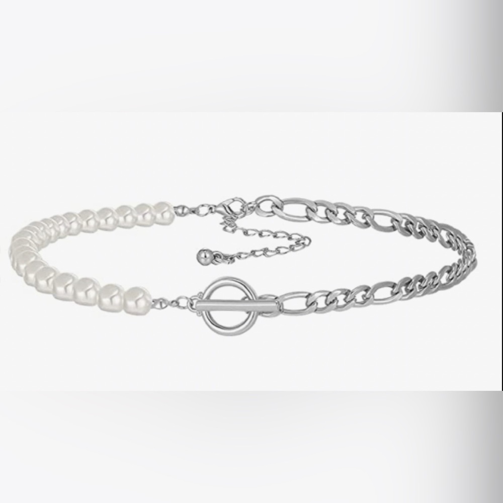 Choker pearl necklace